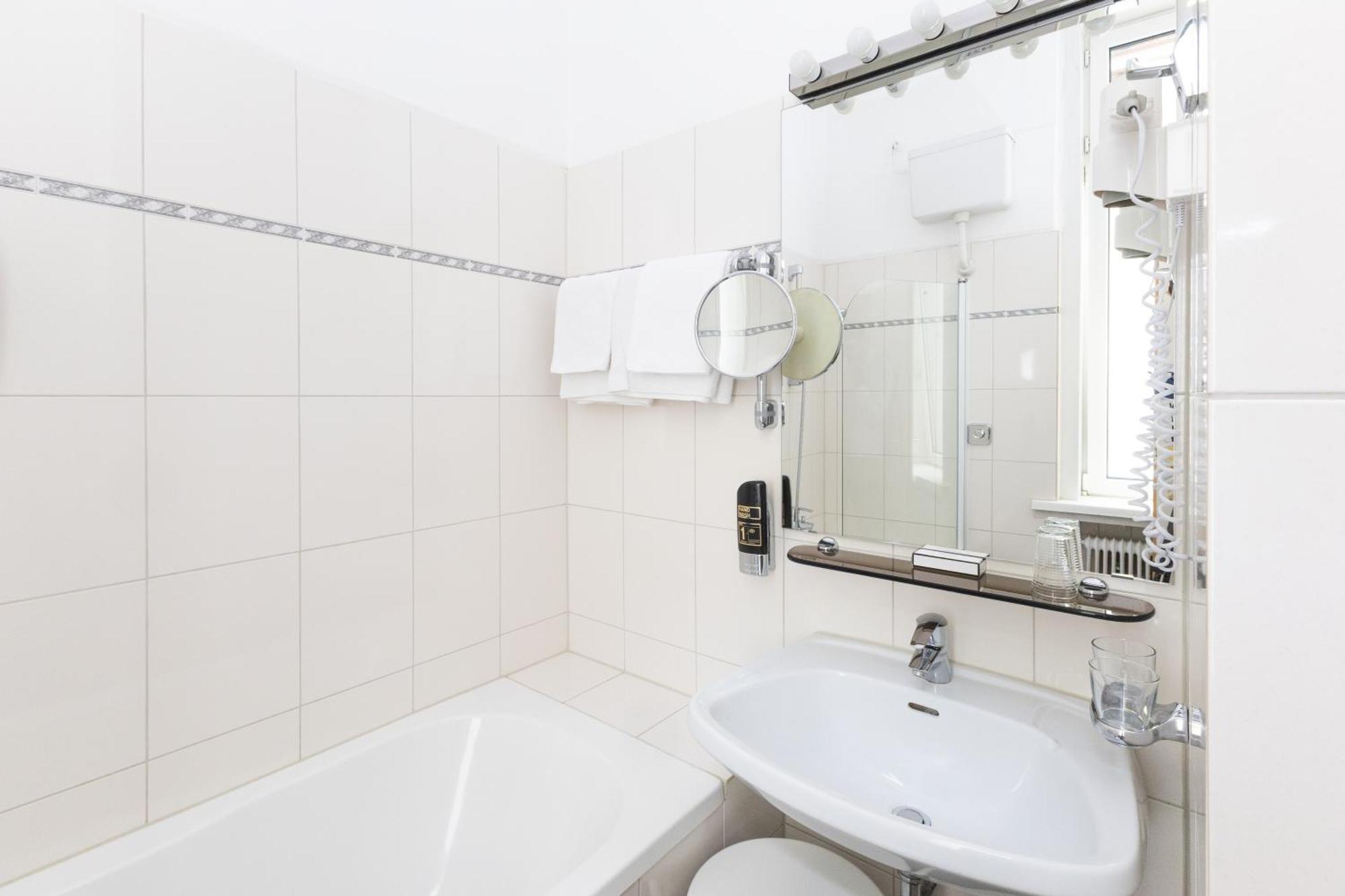 Hotel Viktoria Schoenbrunn Wiedeń Pokój zdjęcie